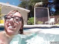 Attractive Slutie Is Posing Naked In Pool 2